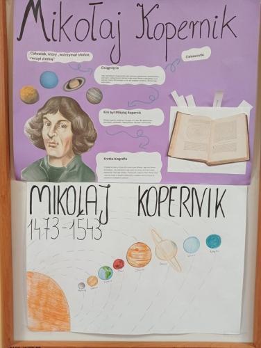 Rok Mikolaja Kopernika - Plakaty konkursowe na szkolnym korytarzu 2