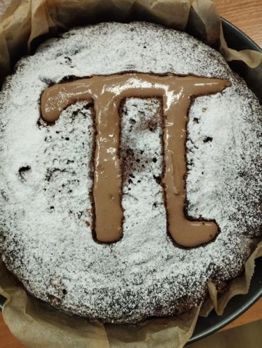 Liczba Pi jako dekoracja ciasta.